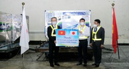 Nhật trao tặng gần 1 triệu liều vắc xin COVID-19 đang được vận chuyển ‘hỏa tốc’ vào TP.HCM