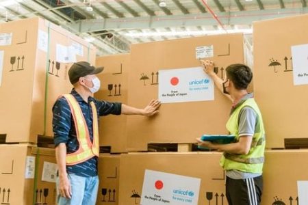 300 tủ lạnh bảo quản vắc-xin do Nhật Bản – UNICEF hỗ trợ đến Việt Nam