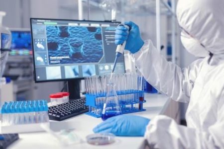 Nhật Bản nghiên cứu vaccine COVID-19 bảo vệ người tiêm trọn đời