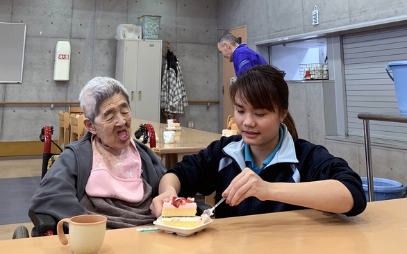 Nhật muốn nhận thêm hộ lý người Việt - Ảnh 1. Nhật muốn nhận thêm hộ lý người Việt - Ảnh 1.