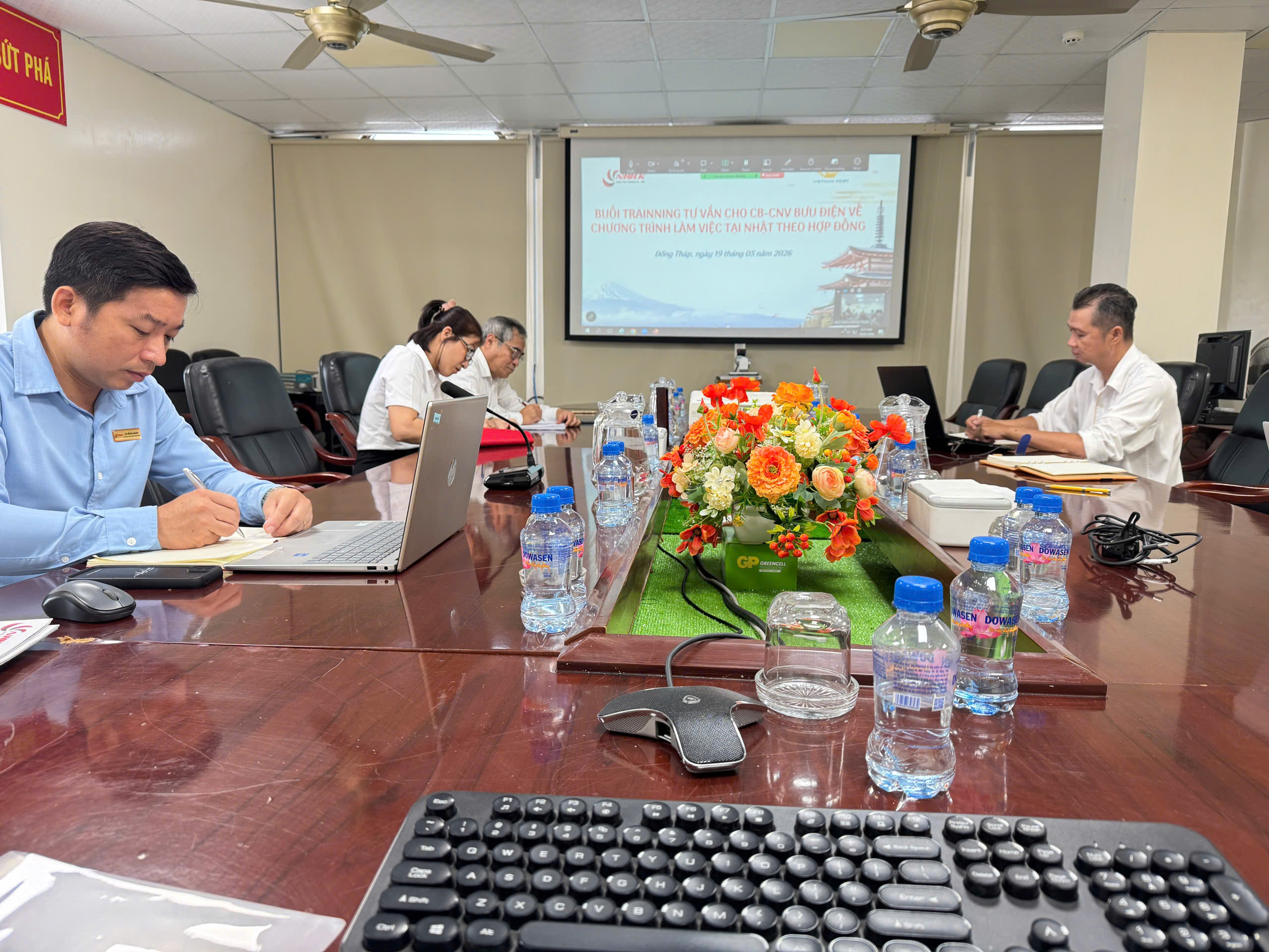 Nhật Huy Khang triển khai Training Tư vấn chương trình làm việc tại Nhật cho CB-CNV Bưu điện Đồng Tháp