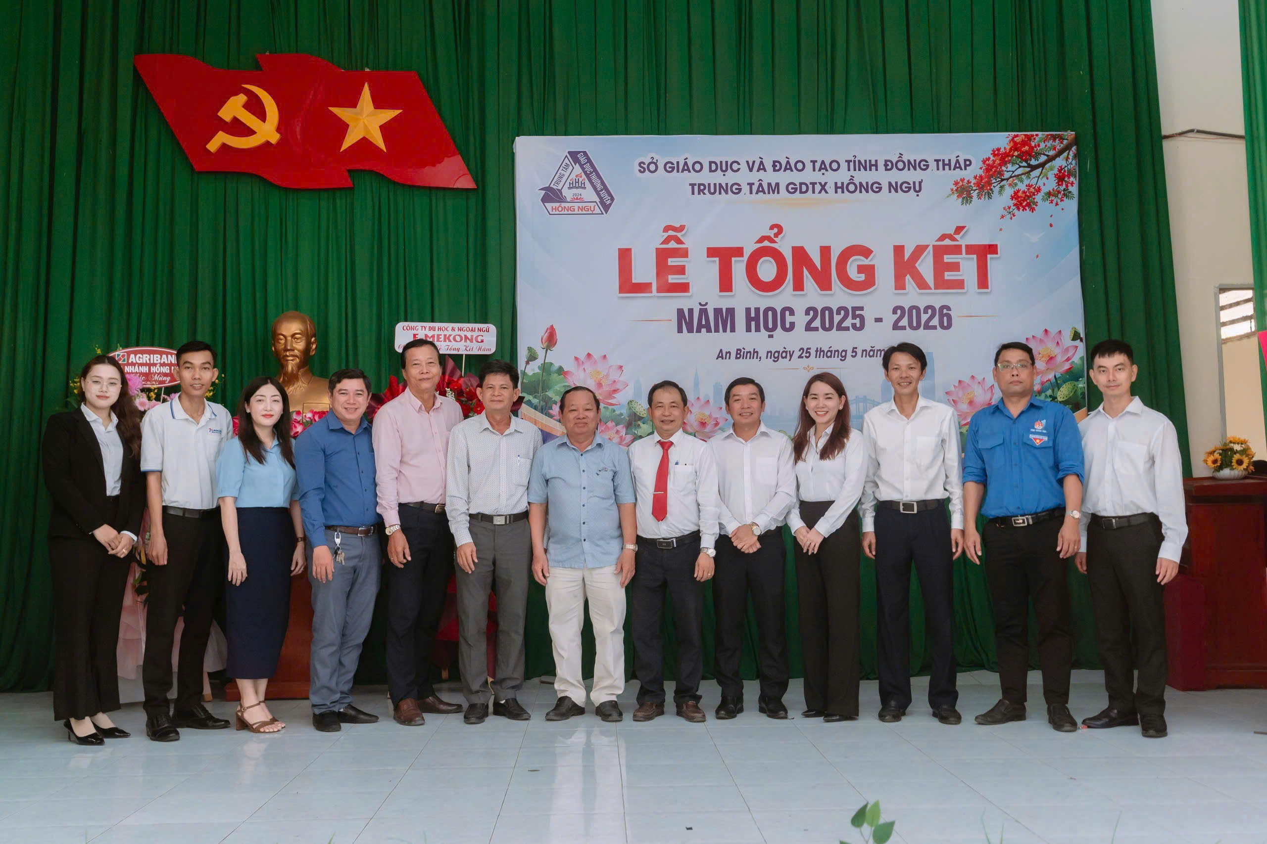 Trao học bổng – Trao thêm động lực cho hành trình tương lai