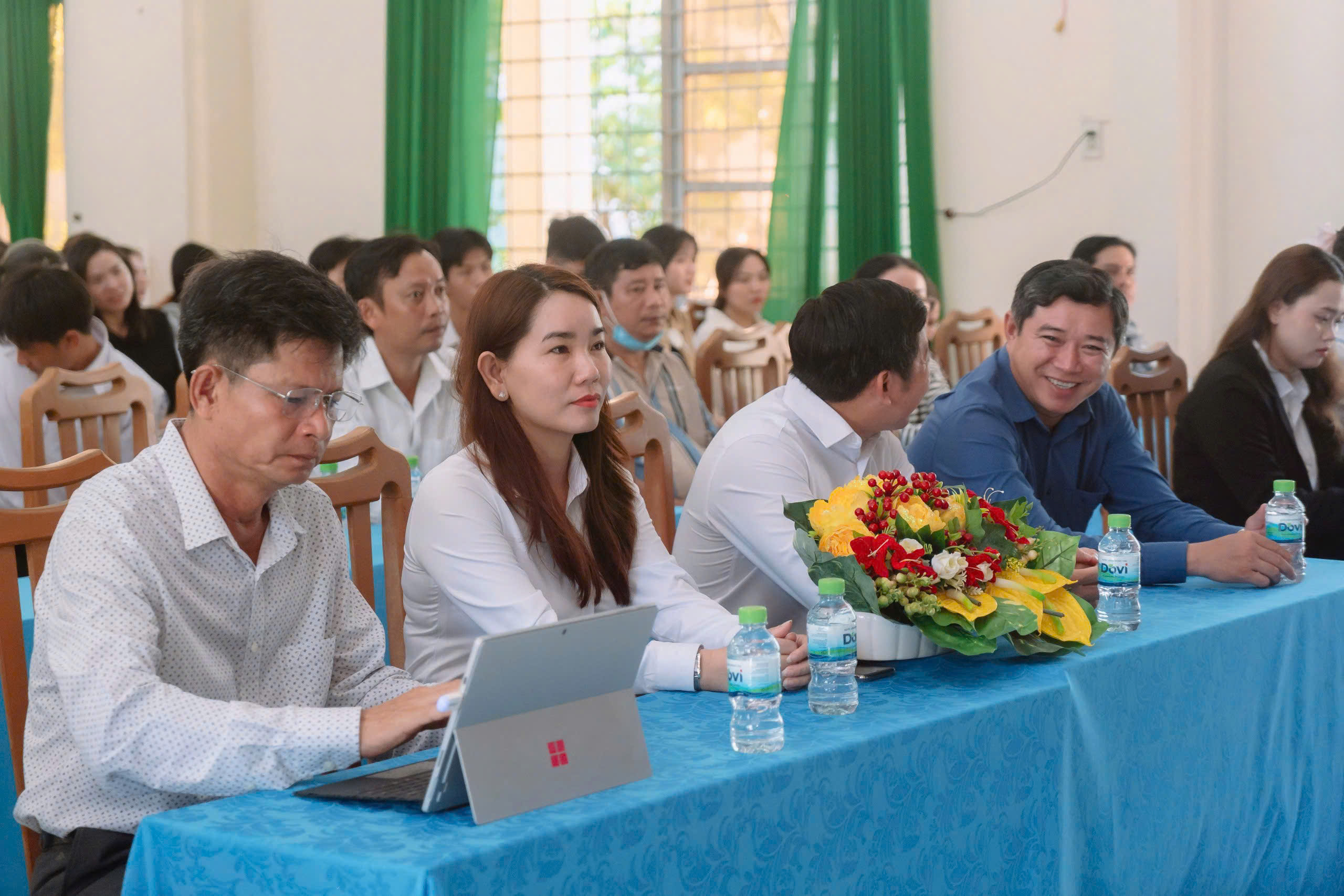 Trao học bổng – Trao thêm động lực cho hành trình tương lai
