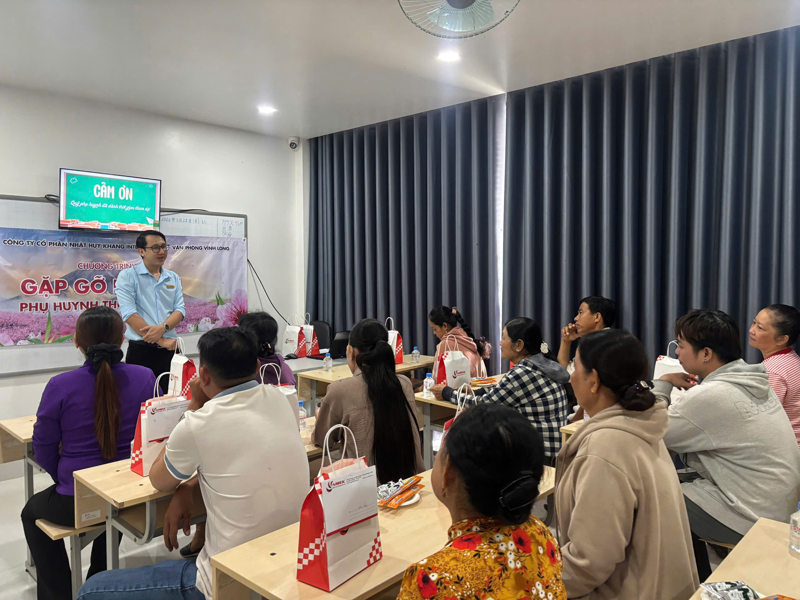 Nhật Huy Khang Vĩnh Long gặp gỡ, kết nối cùng phụ huynh học viên