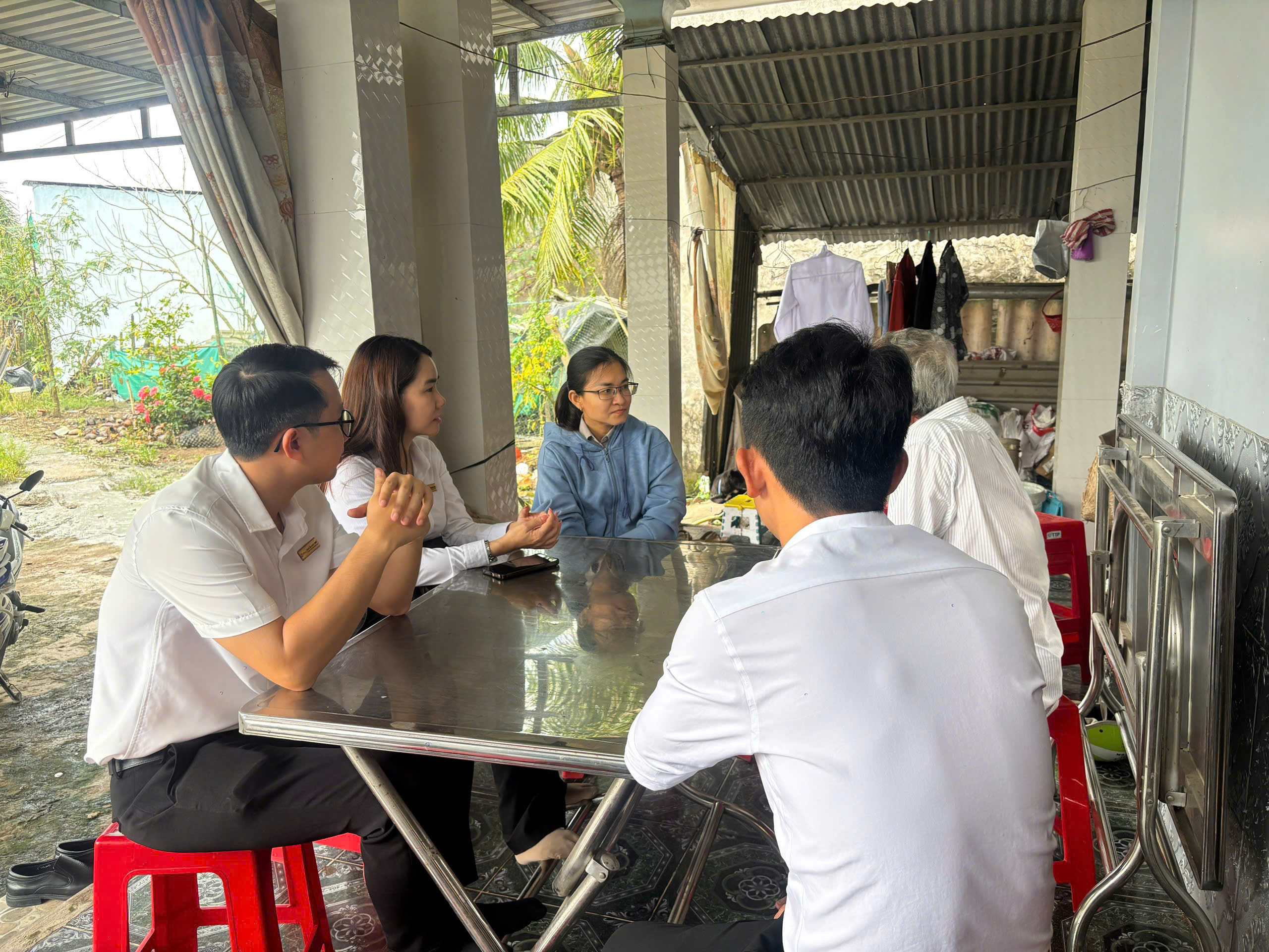 Nhật Huy Khang Vĩnh Long đến thăm và động viên gia đình thực tập sinh trước ngày xuất cảnh